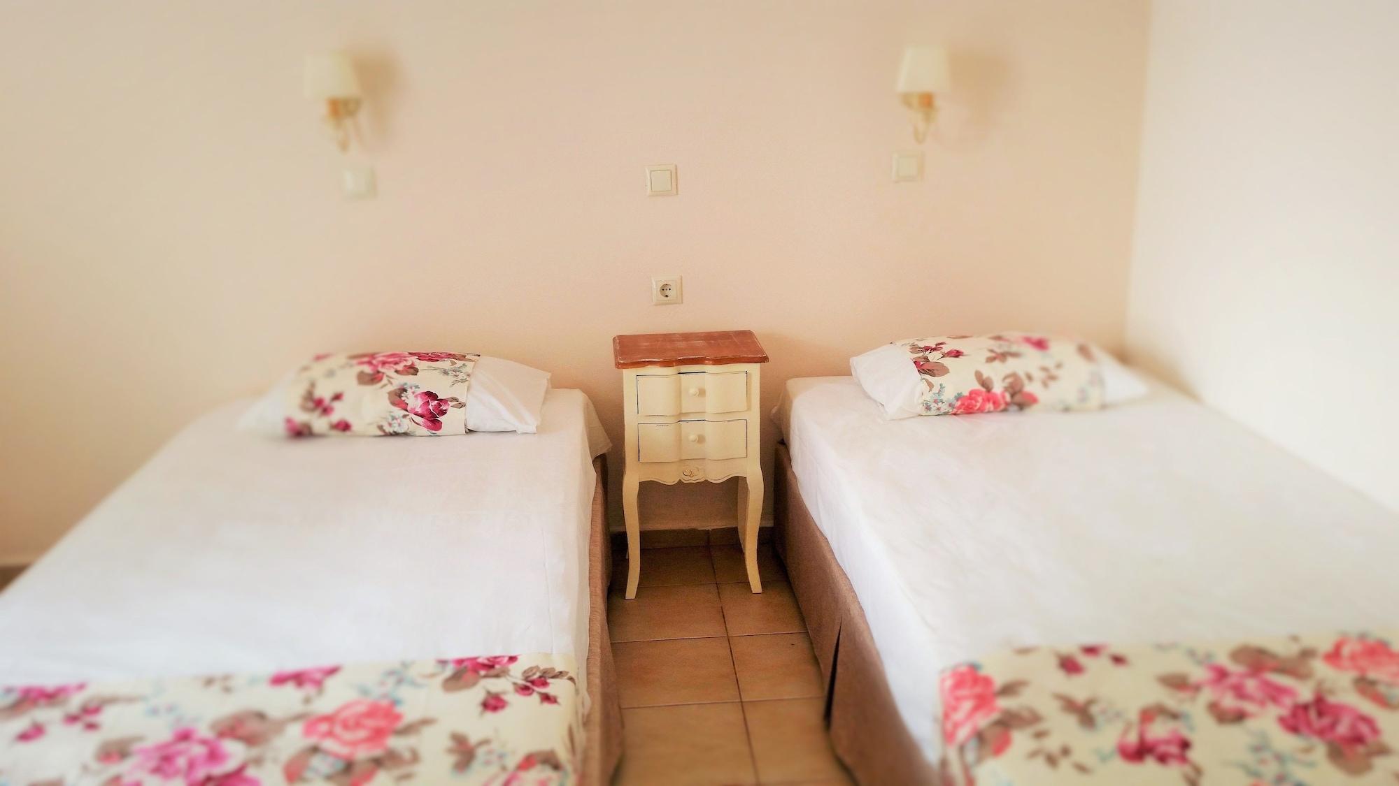 מאליה Emerald Hotel מראה חיצוני תמונה