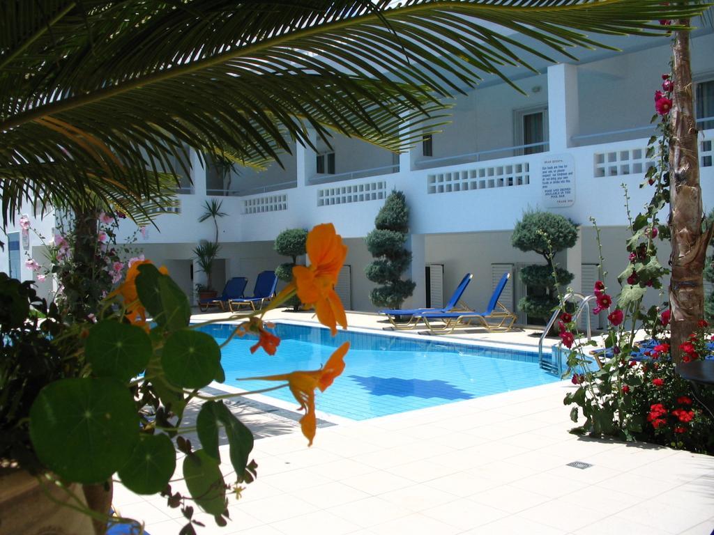 מאליה Emerald Hotel מראה חיצוני תמונה