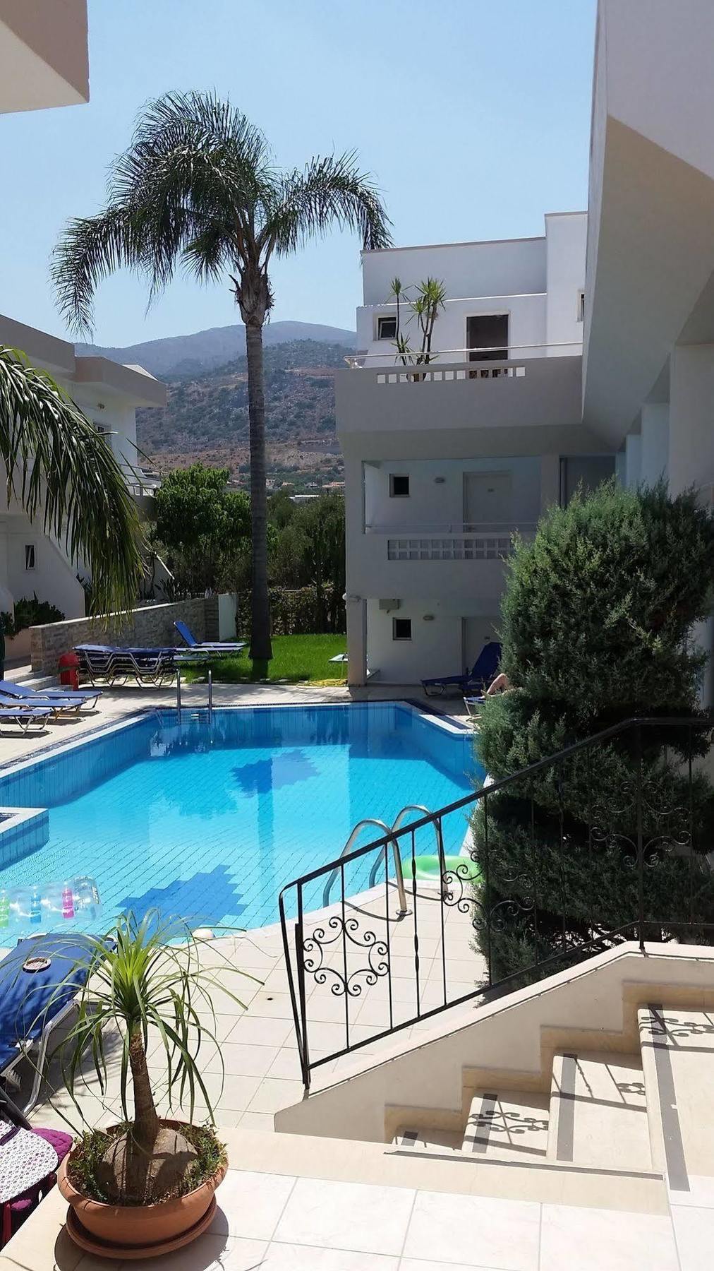 מאליה Emerald Hotel מראה חיצוני תמונה